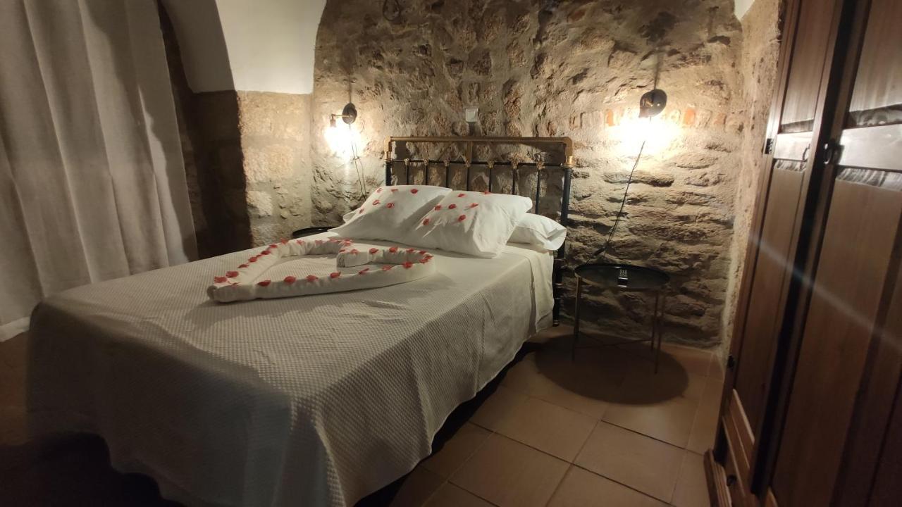 Apartamentos Rurales La Casa De Luis Santa Cruz de la Sierra Esterno foto