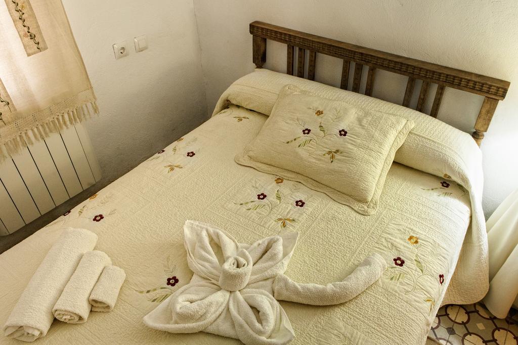 Apartamentos Rurales La Casa De Luis Santa Cruz de la Sierra Esterno foto